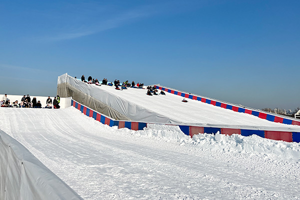 잠원 한강 눈썰매장 메인 슬로프 전경