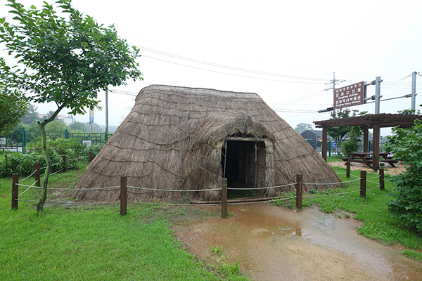 강화 고인돌 유적 선사시대 움집 체험 공간