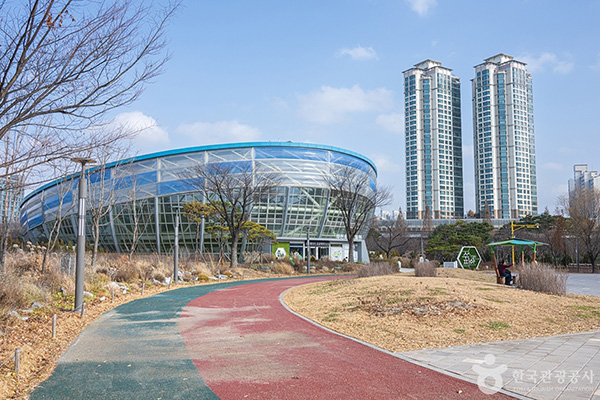 부천호수식물원 수피아 전경과 호수공원 산책로